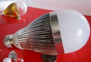 三色LED燈杯與球泡外殼配件 照明行業(yè)的創(chuàng)新與應(yīng)用